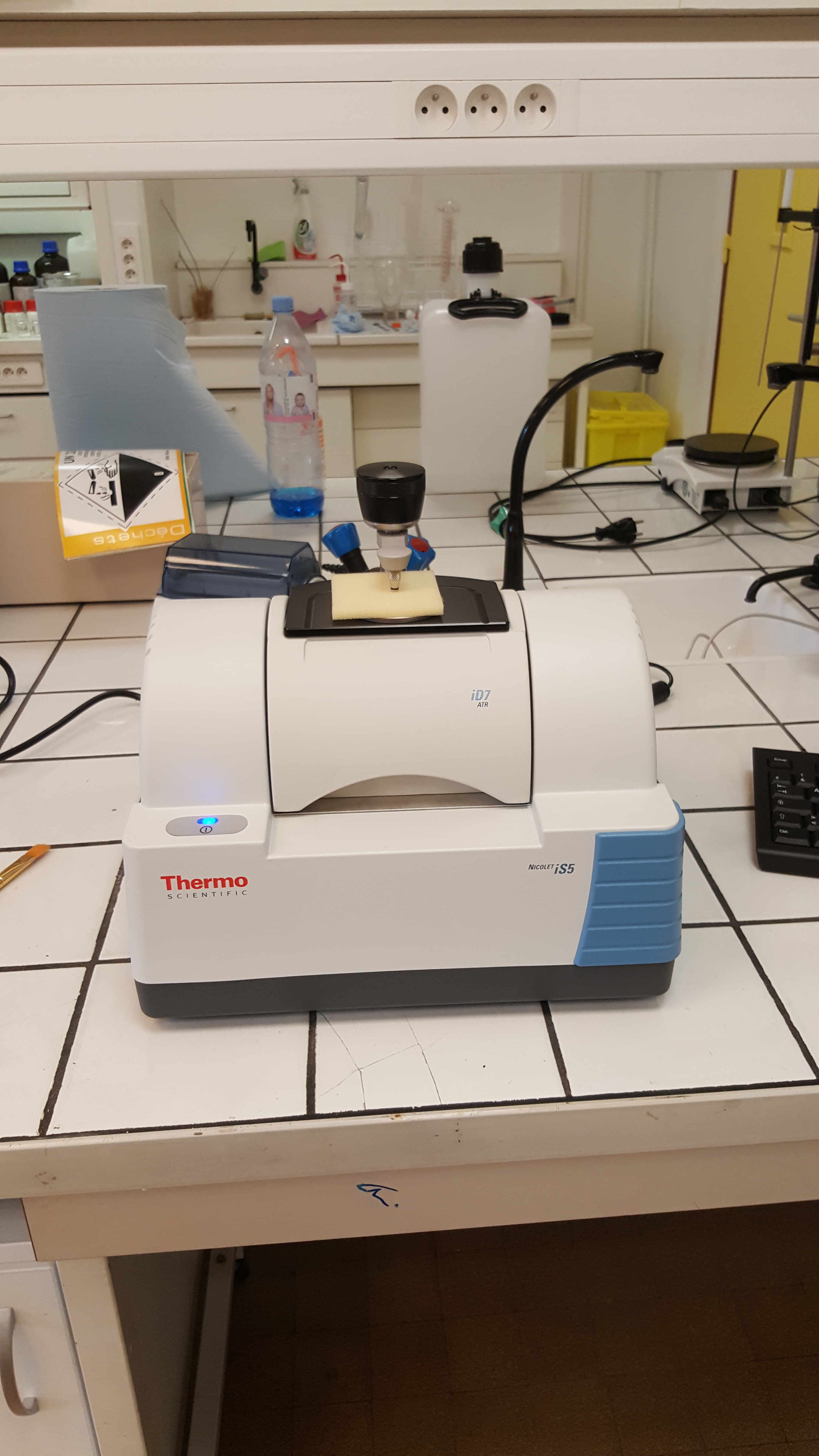 Infrared spectroscopy, Nicolet IS5